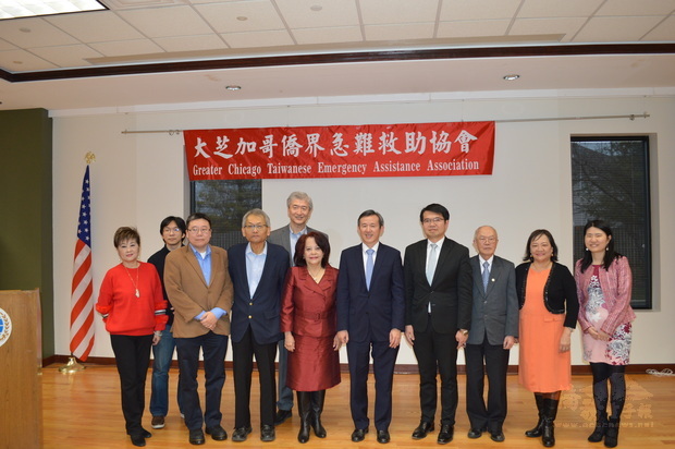 講師、協會全體理事及出席貴賓合影，左起：陳莎莎、林辛承（後）、吳大同、湯銘倫、袁立平（後）、項邦珍、陳彥夆、王偉讚、林瑞源、李香蘭、賴貞利。