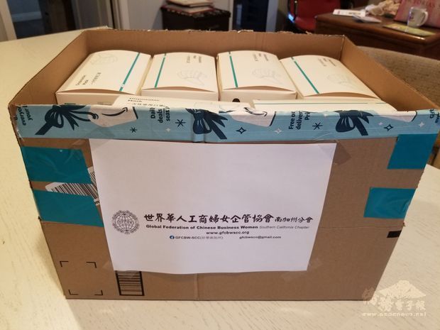 世界華人工商婦女企管協會南加州分會捐贈1000個口罩。（世界日報提供）