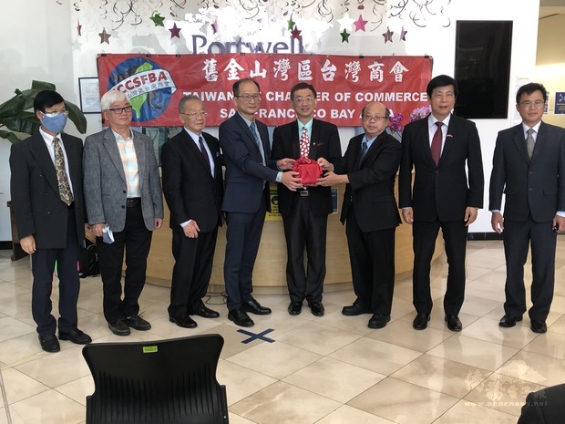 舊金山灣區臺灣商會交接典禮貴賓及商會幹部出席觀禮。