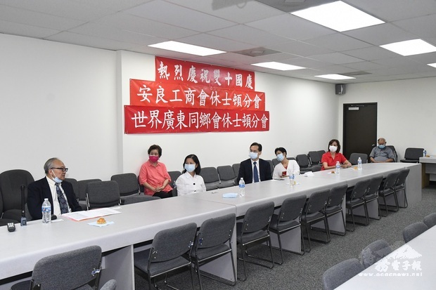 當天現場人數控制在十人以內,因應主流政府室內規定限制。