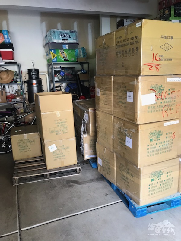 一箱箱臺灣製造口罩運抵。