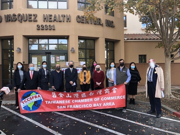 舊金山灣區台灣商會捐贈海沃市、阿拉米達縣及海沃市低收入社區健康中心1.5個口罩。