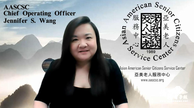 亞美老人服務中心執行主任王頌茹在晚會中說明如何與橙縣衛生局和醫院合作，為亞裔長者提供新冠病毒檢測及居家隔離的相關資源。