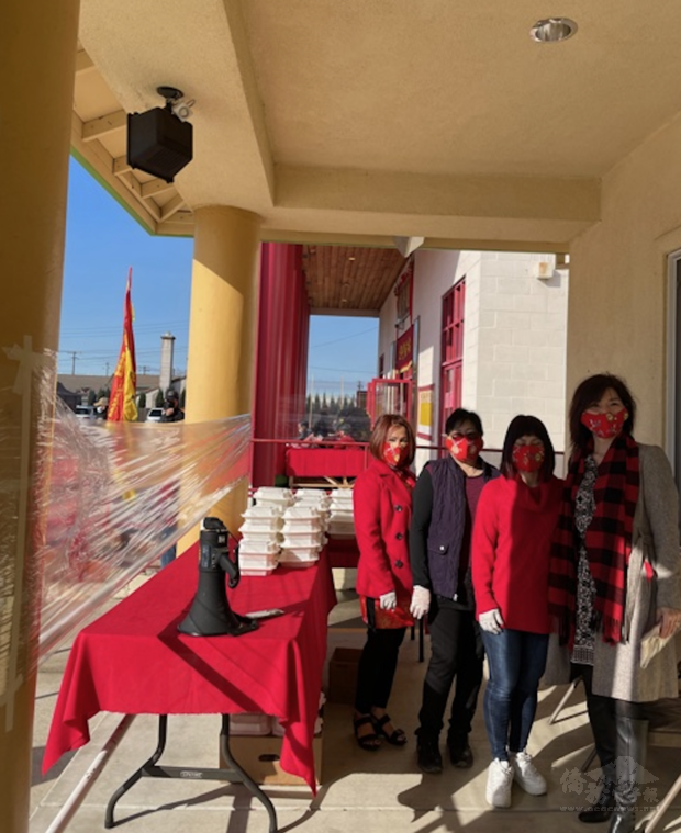 二埠印支聯誼會贈送給來客的齋飯