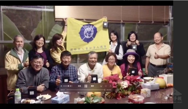 張正章（前排右3）及陳蕙伶（前排右1）帶領會員品嘗臺中大坑咖啡園區。