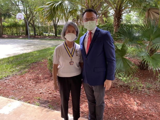 處長錢冠州與許博士合影