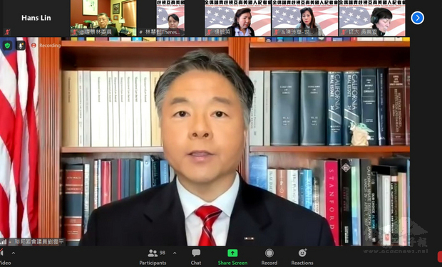 20多個台灣僑民社團串連，發聲反對歧視亞裔，台裔聯
邦眾議員劉雲平（圖）發言。