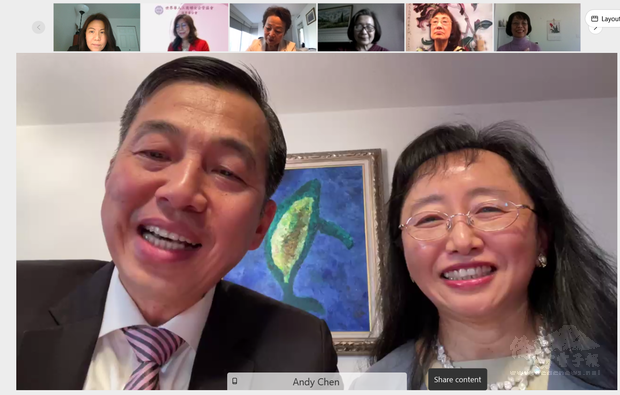 陳剛毅夫婦祝福所有偉大的母親們佳節快樂。