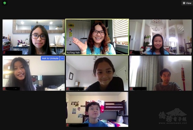 葉育婷老師與四、五年級學生於完成認字馬拉松後合照