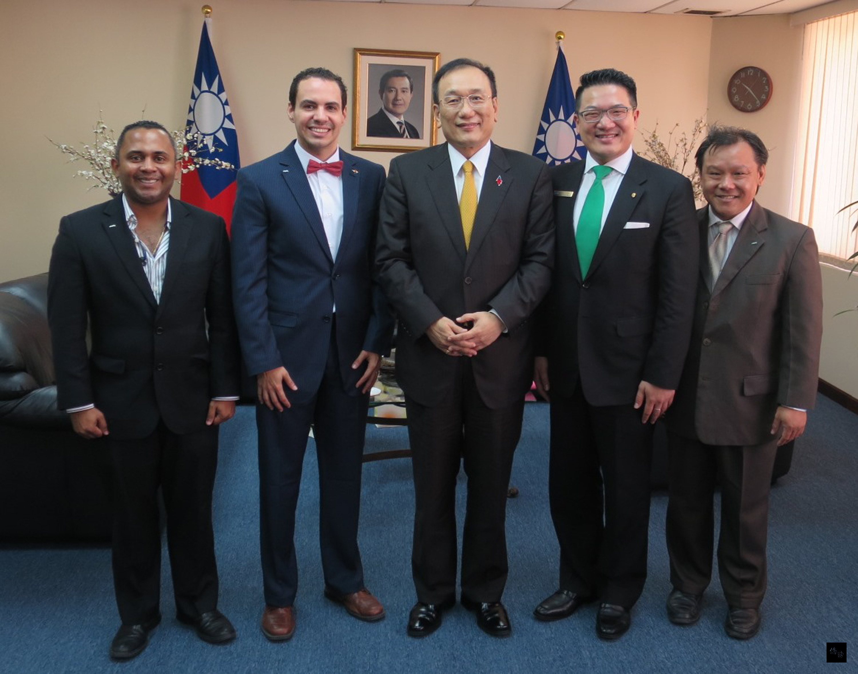 國際青年商會世界總會（簡稱JCI）2016年常務副主席張淵翔，於當地時間12日上午拜會駐巴拿馬大使劉德立。（中央社提供）