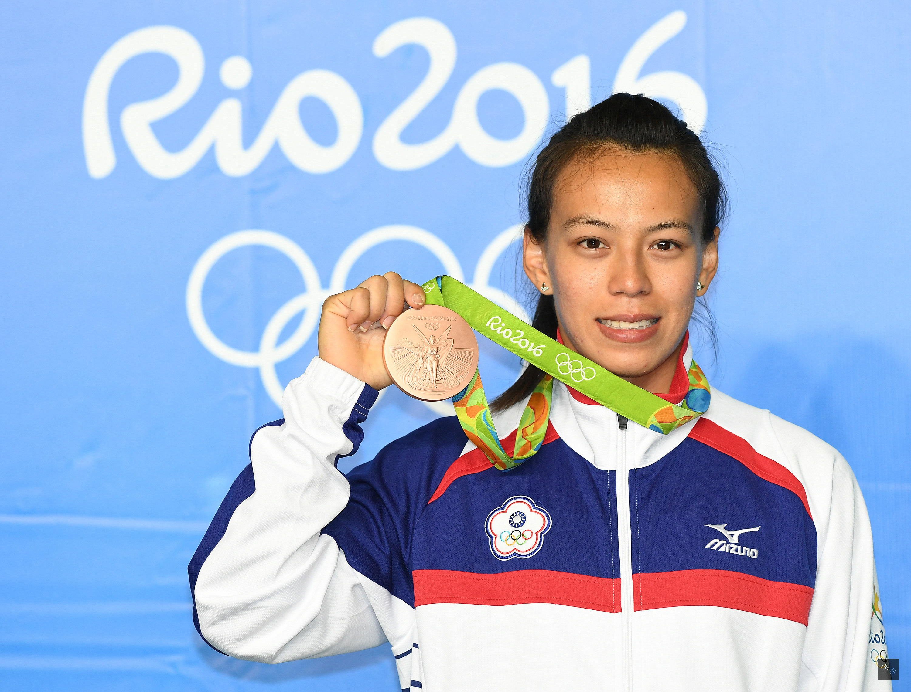 里約奧運女子舉重58公斤級中華隊郭婞淳(圖)面對兩名泰國選手的包夾,未能殺出重圍,以總和231公斤摘銅,這也是中華代表團在里約奧運的第3面獎牌。(中央社提供)