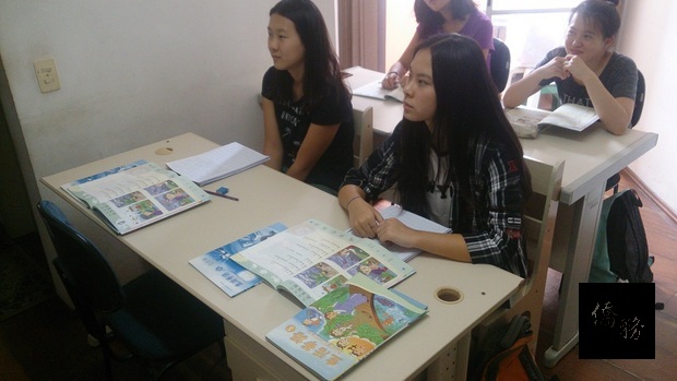 陳老師語言中心採用《生活華語》為上課教材。