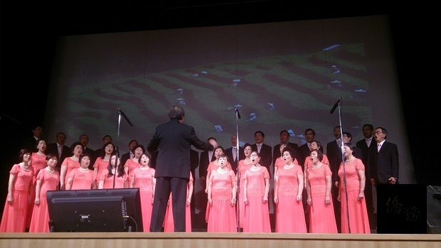客家合唱團合唱「思戀歌」、「快樂在農家」、「夜上海組曲」等歌曲慶祝第九屆客家日活動。