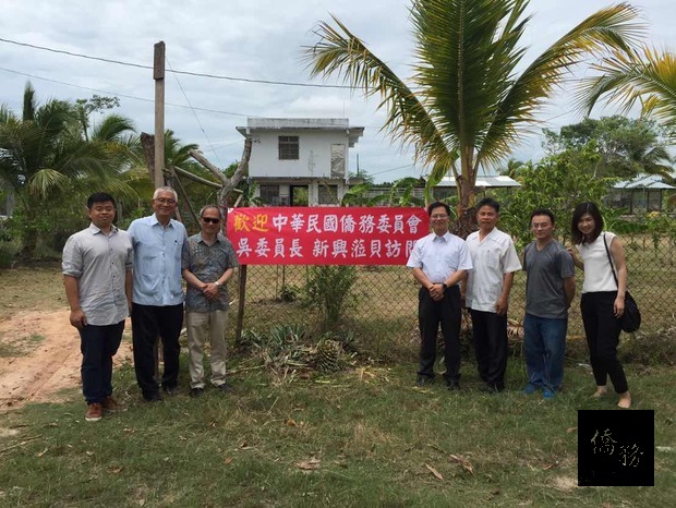 吳新興參觀僑務諮詢委員張雙隆經營的農場