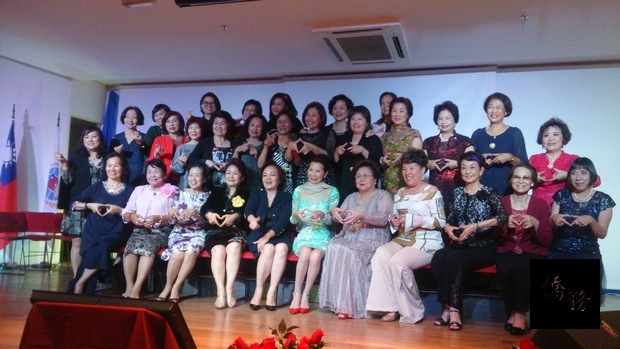 世界華人工商婦女企管協會巴西分會會員大合照，祝福大家心想事成。