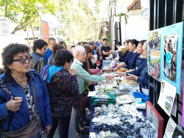 義賣援助活動獲得臺灣僑胞及阿根廷民眾熱烈響應。