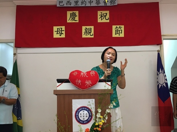 蔡正美引用《父母恩重難報經》內容，說明母親的偉大。