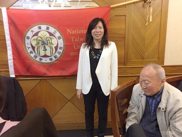 呂秀玲提醒在座母親們要善待自己，隨後簡介巴西臺灣貿易中心業務。