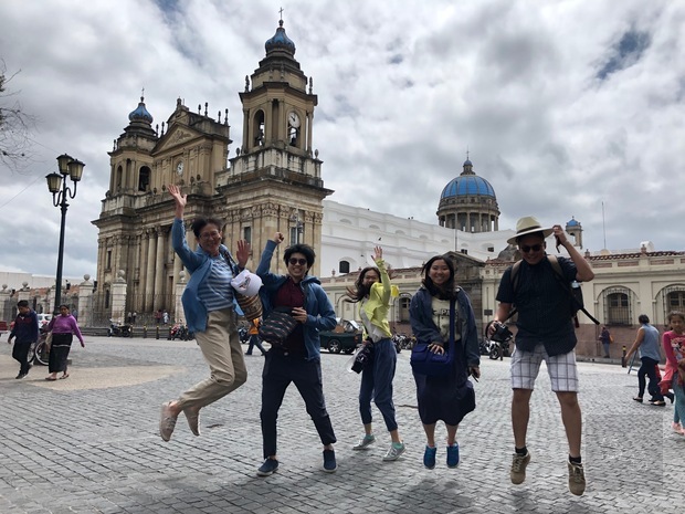 參訪大教堂、憲法廣場。