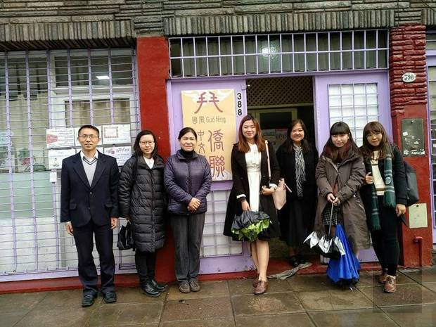 搭僑計畫臺灣青年參訪阿根廷僑聯中文學校。