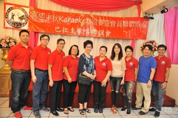 張阿裡(右5)與理監事團隊精心籌畫舉辦「喜迎中秋Karaoke聯誼賽暨會員聯歡晚宴」。