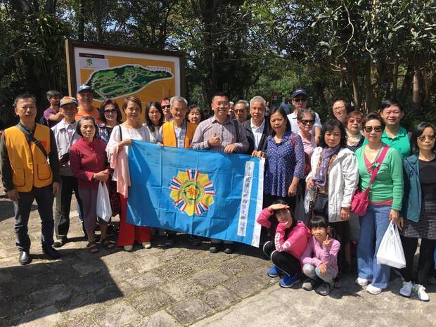 巴西榮光聯誼會於聖保羅動物園舉辦慶祝婦女節踏青一日遊，吸引許多婦女同胞參加。