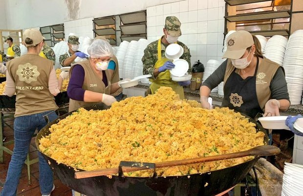 巴拉圭第一夫人席凡娜推動「Karu Guazu」(每日一餐助貧民)計劃,協助巴國低收入居民克服防疫期間生計問題。