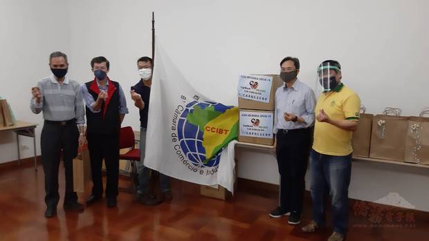 由於巴西華僑慈善基金會與僑界分享醫療口罩與防護面罩，才促成本次發放防疫物資活動。