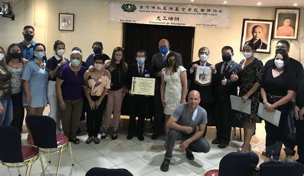 典禮結束後，部分出席貴賓合影留念，期盼大家都能攜手共同度過艱難疫情。