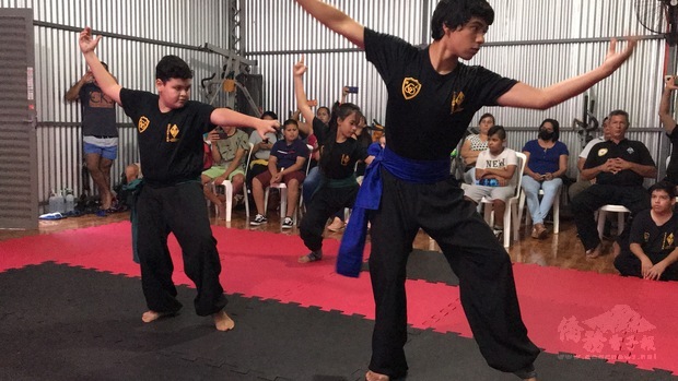 落成典禮中，巴拉圭精武體育會安排學員武術表演，向與會嘉賓展示教學成果。