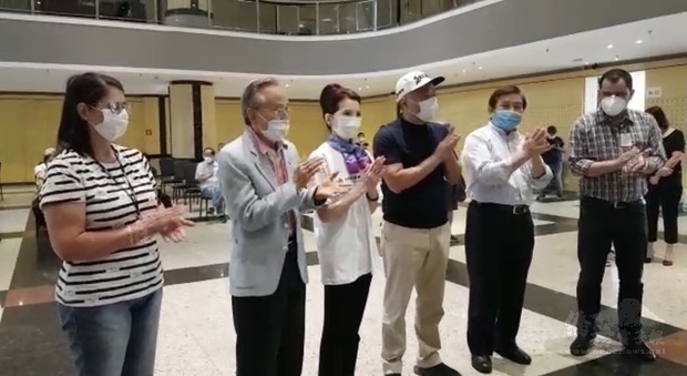 支黃秀莉組長(左三)、劉學琳名譽總會長(左二)、張永西主任委員(右二)、衛生站管理經理Elaine Maria Buono(左)等貴賓相繼致詞