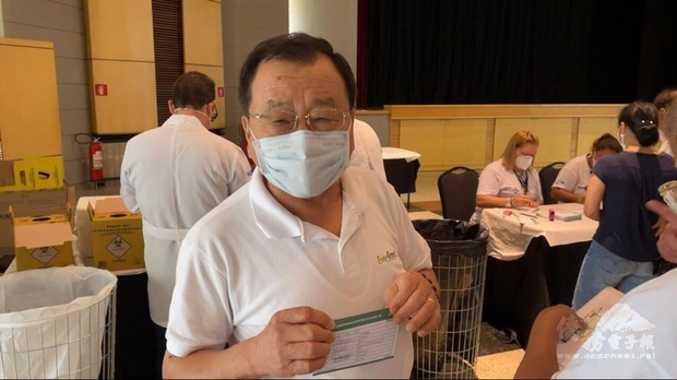 第一位施打疫苗者洪慈和僑務諮詢委員接打疫苗後發表心得