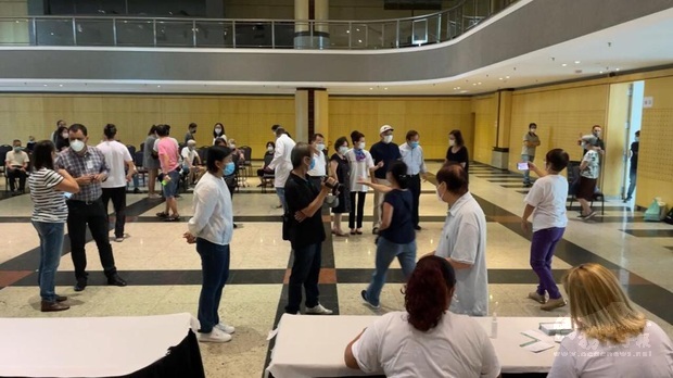 施打新冠狀肺炎疫苗現場實況