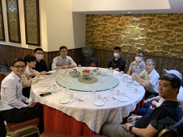 臺灣商會理監事與大使館新進人員相互認識敘談僑情