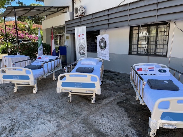 慈濟志工感恩在巴拉圭臺灣鄉親及各界的點滴愛心匯聚，捐助病床紓解巴拉圭新冠肺炎疫情所需。