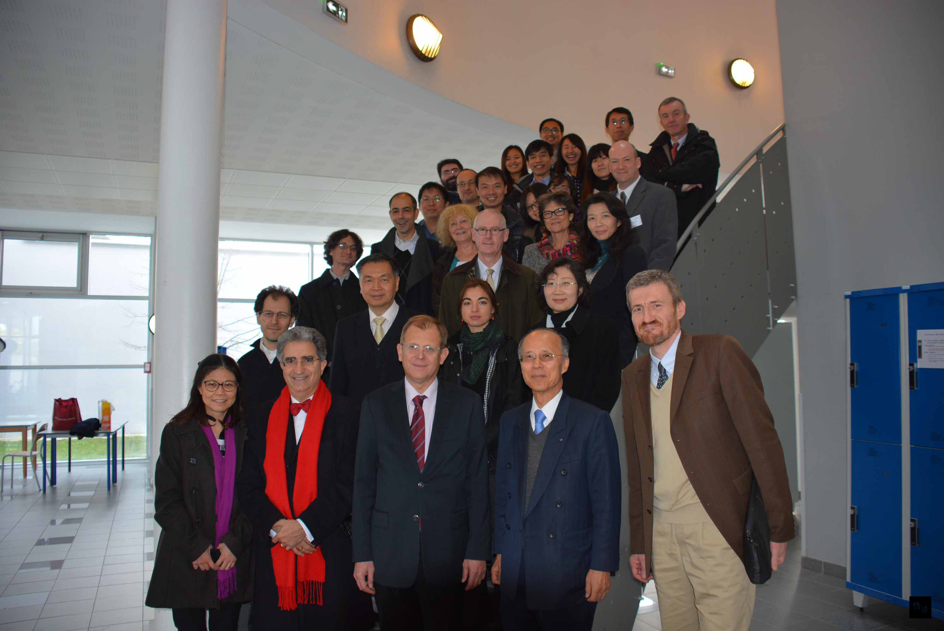 中華民國科技部與法國高教暨研究部共同辦理的「台法前鋒科技論壇」第8次期中會議在特魯瓦科技大學(UTT)舉行。 圖為與會的台法學者合影。(中央社提供)