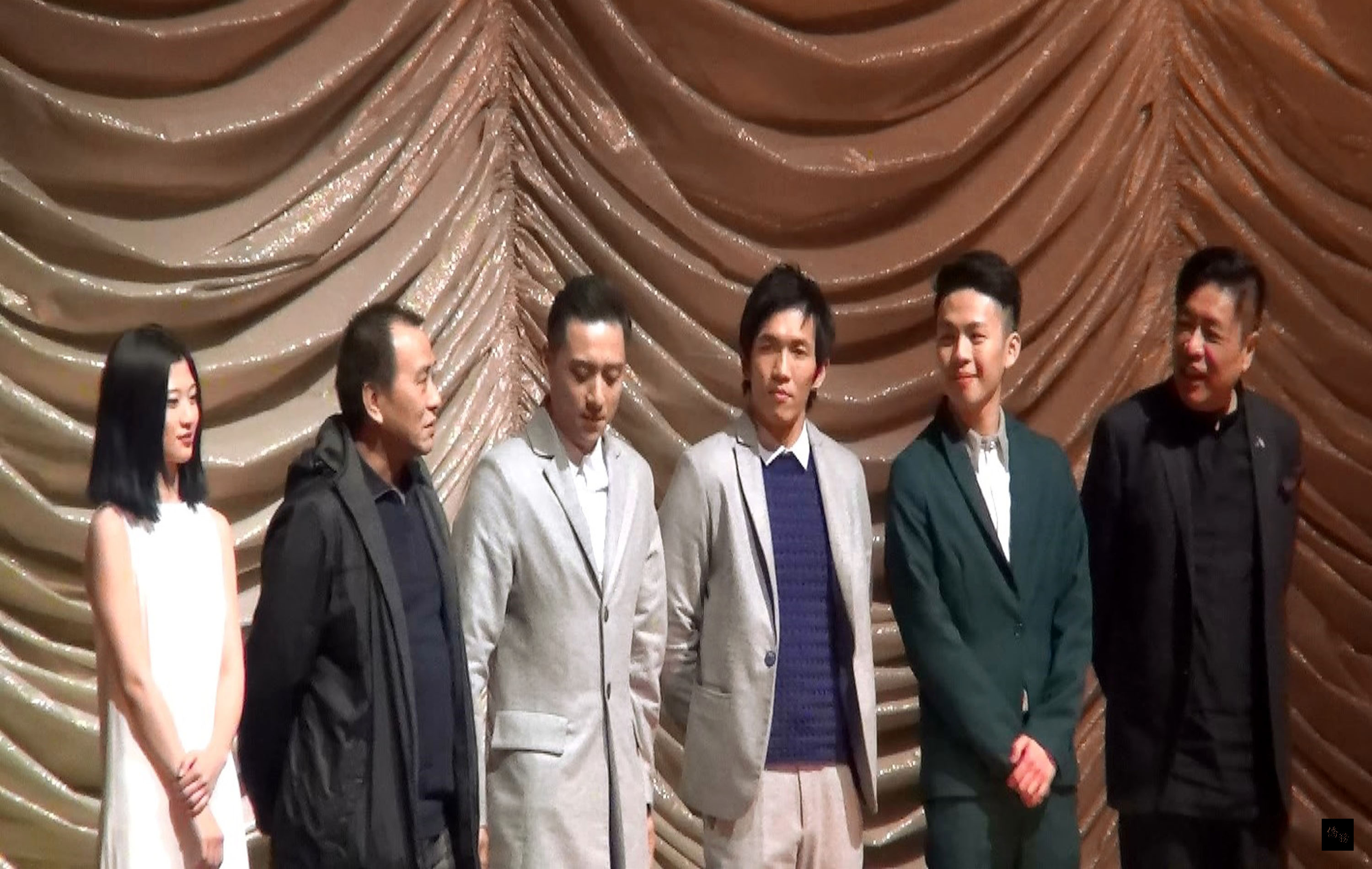 台灣導演張作驥與「醉‧生夢死」的年輕演員出席日前晚間在柏林的電影首映會。影展主辦單位在影片映後向柏林觀眾介紹劇組。（中央社提供）