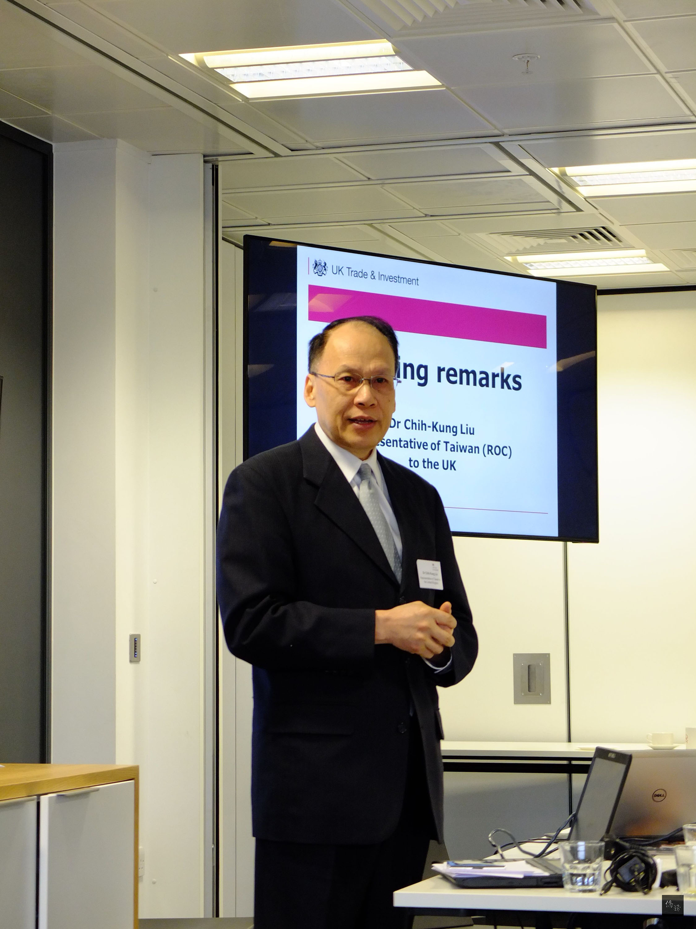 駐英代表劉志攻日前赴英格蘭曼徹斯特市，參與英國商務部貿易暨投資總署辦理的（UK Trade & Investment）「聚焦台灣」經貿說明會，推廣商機。（中央社提供）