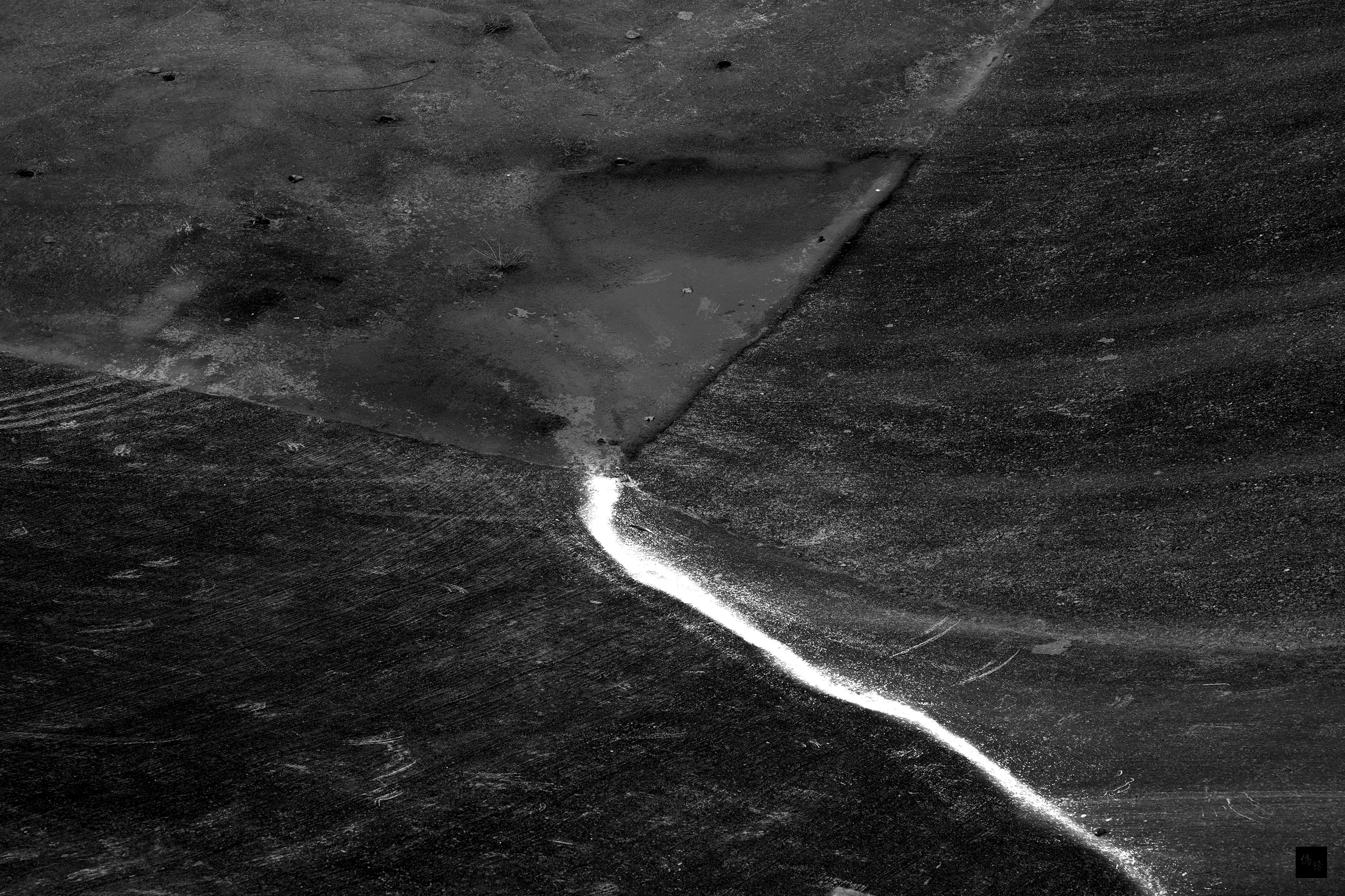 索尼世界攝影大獎舉行頒獎典禮，來自新北市的專業攝影師顏鵬峻以系列作品「黃泉」，榮獲風景類第2名，圖為他參賽的系列作品之一。（中央社提供）