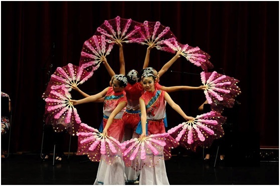 新北市「心悅舞蹈劇團」與台中「千禧舞蹈團」聯合參加義北帕爾瑪省(Parma)貝切爾德(Berceto)藝術節,圖為心悅舞蹈劇團演出「歡慶佳節」劇照。(心悅舞蹈劇團提供)