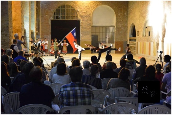 新北市「心悅舞蹈劇團」與台中「千禧舞蹈團」聯合參加義北帕爾瑪省(Parma)貝切爾德(Berceto)藝術節,圖為千禧舞團「驚蟄之時風起雲湧」演出舞照。(心悅舞蹈劇團提供)