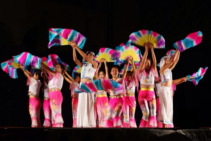 來自雲林濁水溪舞蹈團參加8月5日至30日的義北Parma省Berceto國際藝術節,展現台灣本土民俗文化藝術的巨龍、雙獅和民俗民間藝術的結合大串演,描述對台灣這塊土地的愛和疼惜。(僑務委員劉鴻源提供)