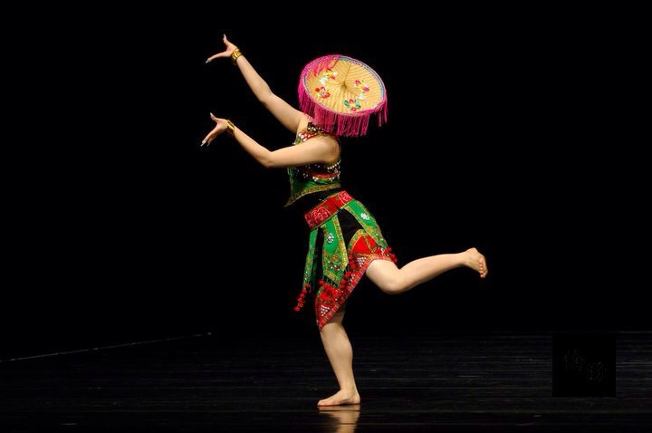 來自雲林濁水溪舞蹈團參加8月5日至30日的義北Parma省Berceto國際藝術節,展現台灣本土民俗文化藝術的巨龍、雙獅和民俗民間藝術的結合大串演,描述對台灣這塊土地的愛和疼惜。(僑務委員劉鴻源提供)