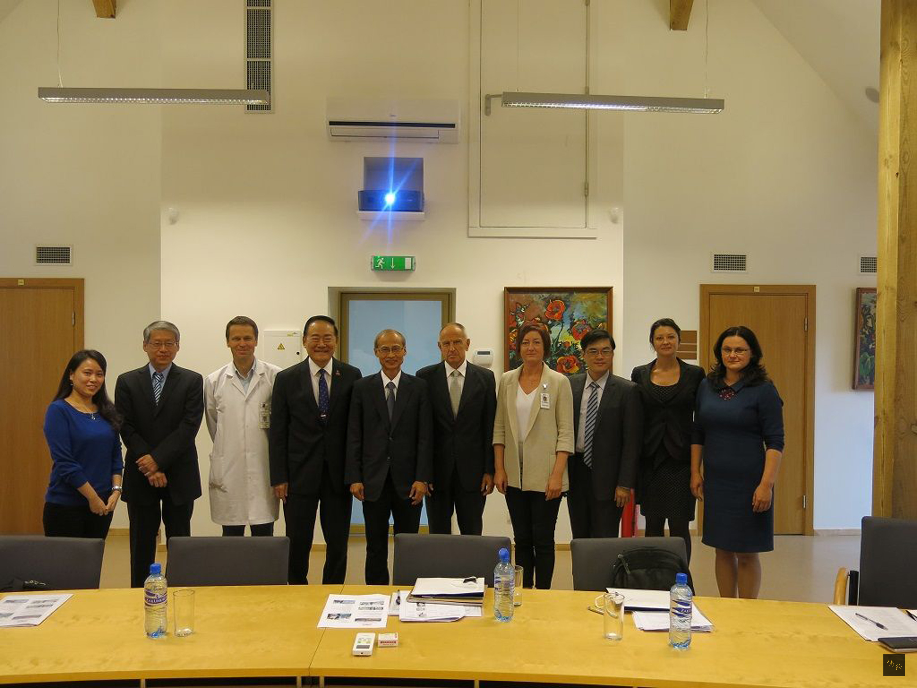 台大醫院訪問團訪問拉脫維亞。在駐拉代表葛光越陪同下,參訪拉脫維亞醫院,推動醫療合作交流。(中央社提供)