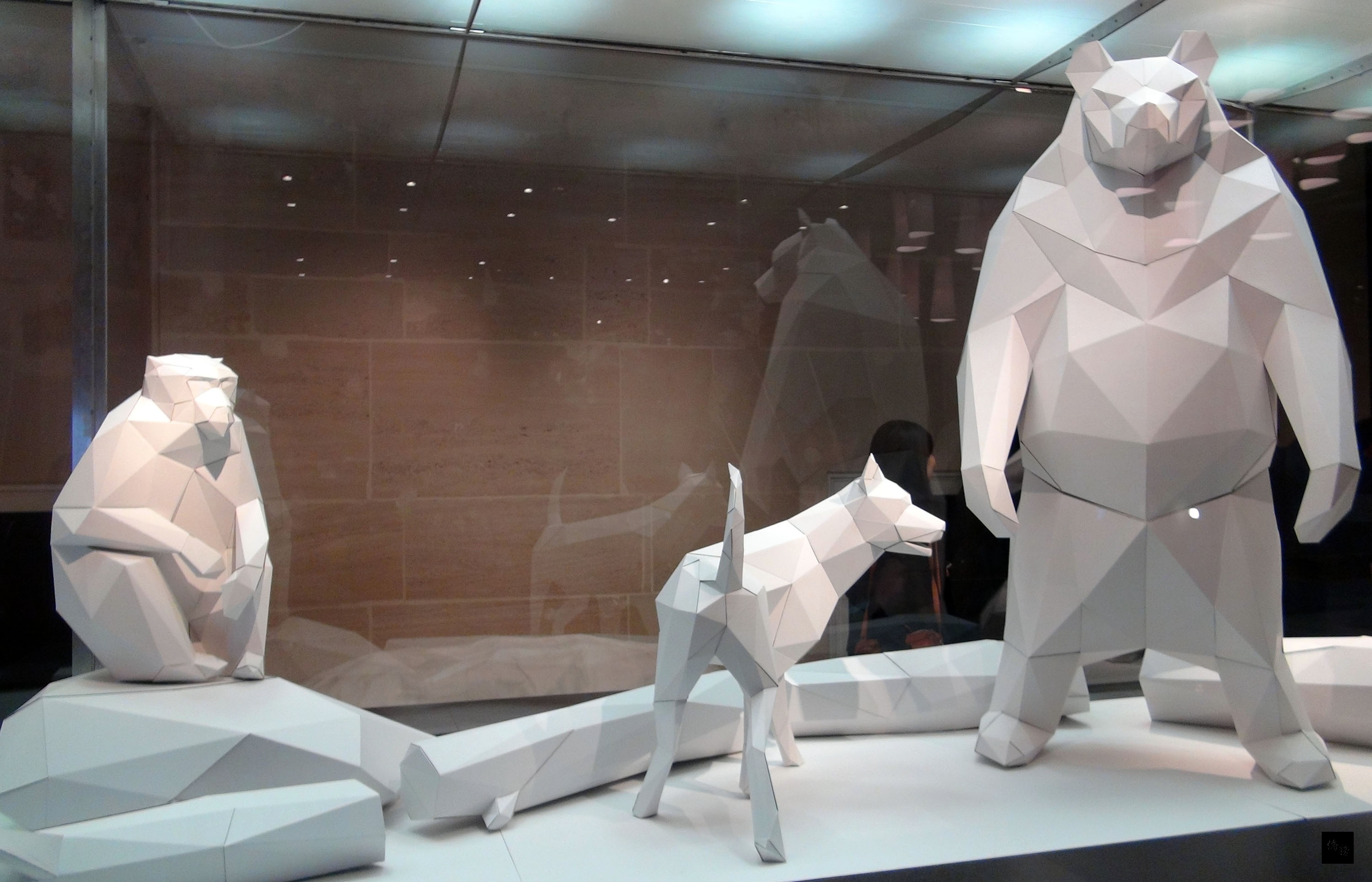 巴黎工藝設計師週（D’ Days）是每年初夏的文化盛事，台灣今年以榮譽邀請國名義受邀，在頗負盛名的裝飾藝術博物館展出紙工藝。圖為紙雕師傅洪新富的作品。（中央社提供）