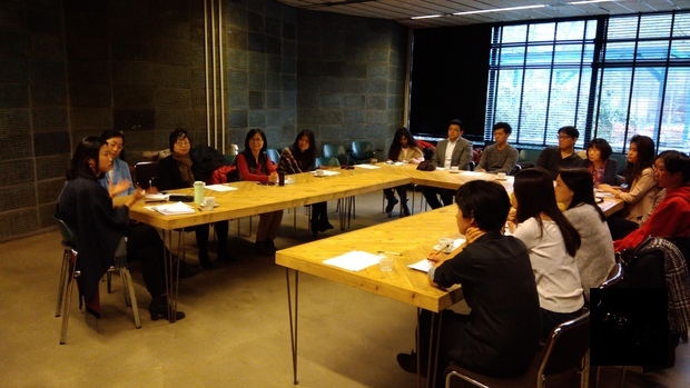 以深入介紹荷蘭各面向立足的網路媒體「荷事生非」12月2日在烏特列支舉辦首次荷蘭台灣實體與虛擬社團圓桌會議。（駐荷蘭代表處提供）