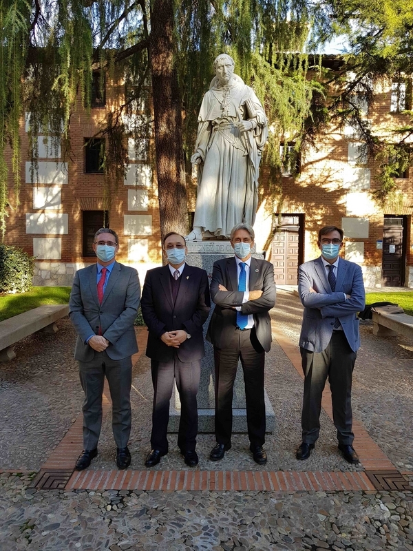 駐西班牙代表劉德立（左2）應邀赴阿爾卡拉大學拜會校長裴瑞茲（右2），國際關係事務副校長塞拉諾（左）與國際長穆尼奧斯（右）陪同。（駐西班牙代表處提供）
