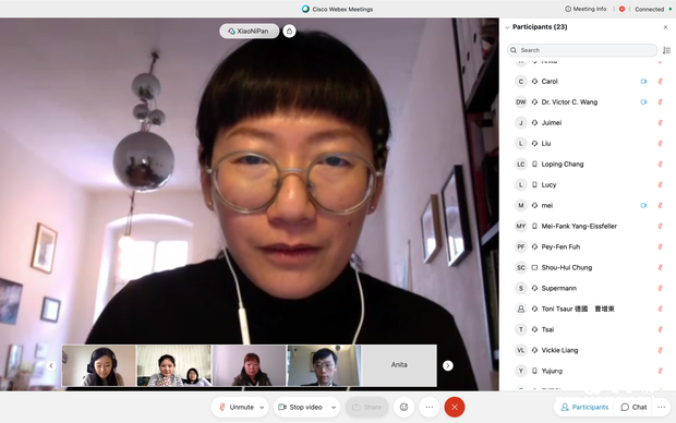 主講人潘怡妮,下中僑委會秘書張光璟,下右二僑委會秘書簡楨男