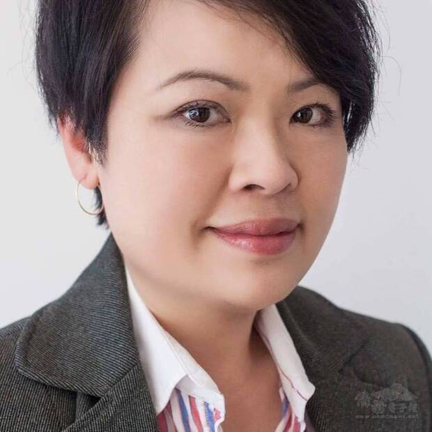 都柏林中文學校校長劉淑慧女士，以臺灣神明為題，從民間信仰引領愛爾蘭當地友人認識臺灣多元文化，促進兩國人民友誼。