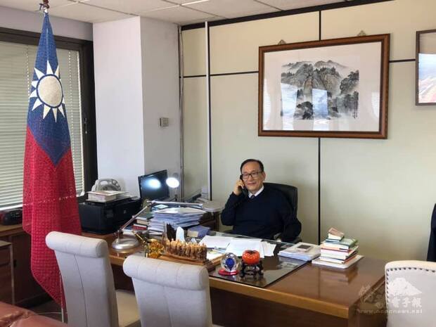 駐西班牙辦事處大使 接受電臺有關臺灣半導體產業的專訪